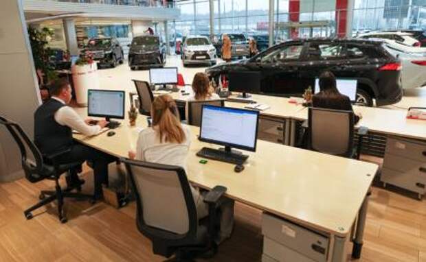 Автосалоны, теряя продажи, пошли в атаку на интернет – тот "последний доллар" отбирает