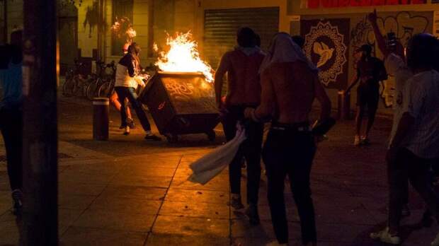 Фанатам дали до десять месяцев тюрьмы за погромы в Париже
