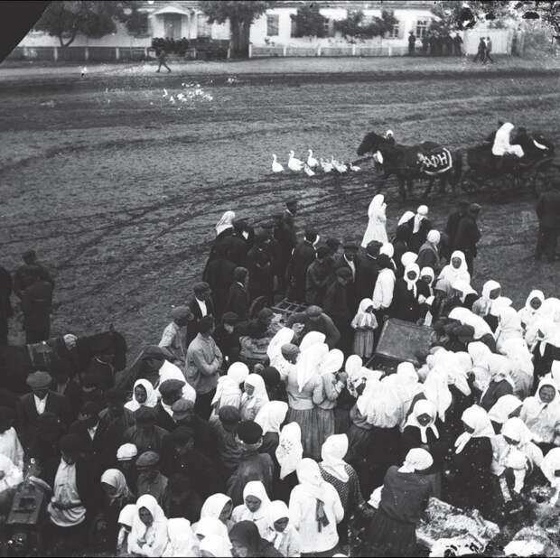Собрание в селе Удачное. СССР, Украина, Донецкая область, 1930 год.