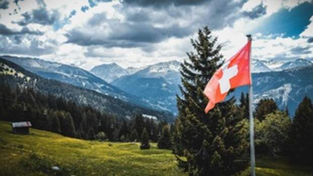 Флаг Швейцарии / Фото: unsplash.com