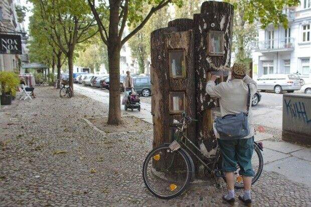 На улицах Берлина установлены необычные автоматы (5 фото)