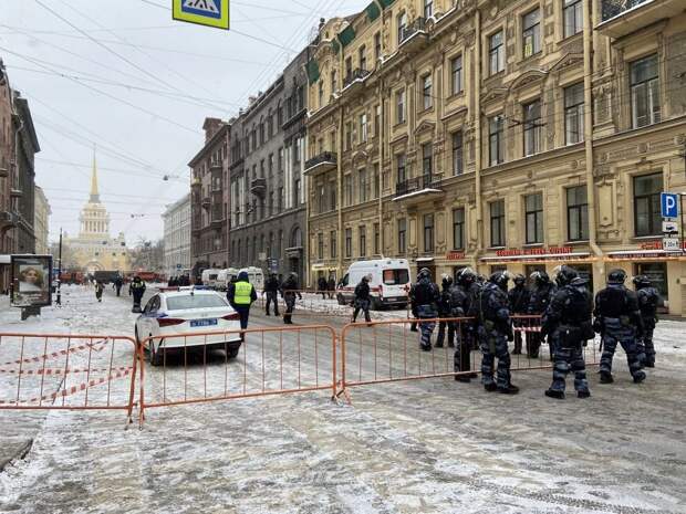 Возможно, это изображение (один или несколько человек и на открытом воздухе)