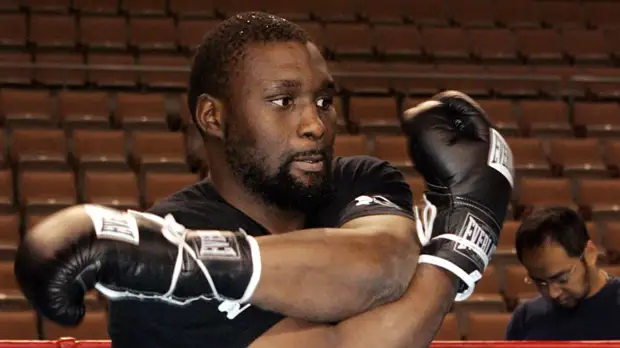 Британский боксёр Уильямс завершил карьеру после поражения от Харитонова