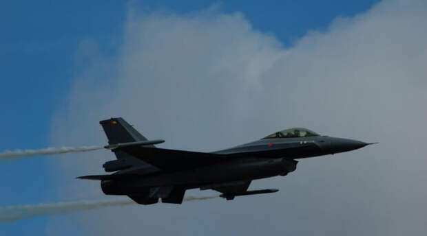 Дания перебросит истребители F-16 поближе к российской границе