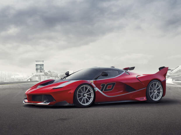 Машина LaFerrari FXX K предназначена только для ценителей.