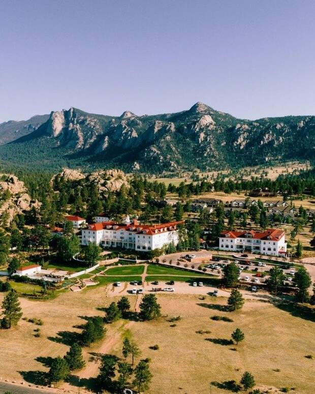 https://magic-world.info/assets/images/content/source/2019/stanley-hotel/stanley-hotel-3.jpg