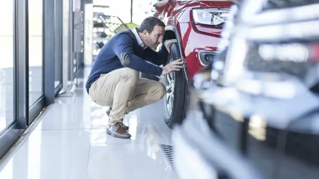 Член ОП Холодов дал прогноз по ситуации с ценами на автомобили в России