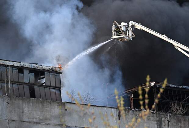Стало известно о висящем над брянским заводом дроне-шпионе ВСУ в момент удара