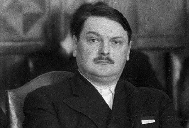 «Ему привозили свежие овощи, живых барашков и птицу»