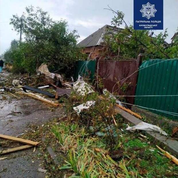 Разрушены даже стены: в Кировограде мощный ураган разнёс дома в считаные минуты (ФОТО, ВИДЕО) | Русская весна