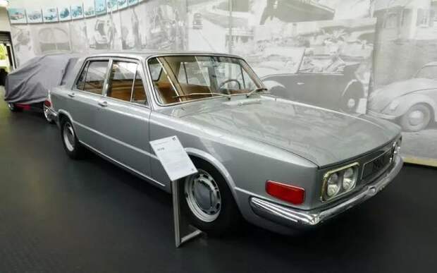 В 1960-х годах Европа уже оправлялась от Второй мировой войны и снова начала процветать.  Вот почему VW решил заменить Beetle на более крупную и роскошную модель.  EA128 1963 года имеет 6-местный седан и оснащен 2-литровым оппозитным двигателем - таким же, который позже использовался в Porsche 911. Но он также остается всего лишь музейным экспонатом.  