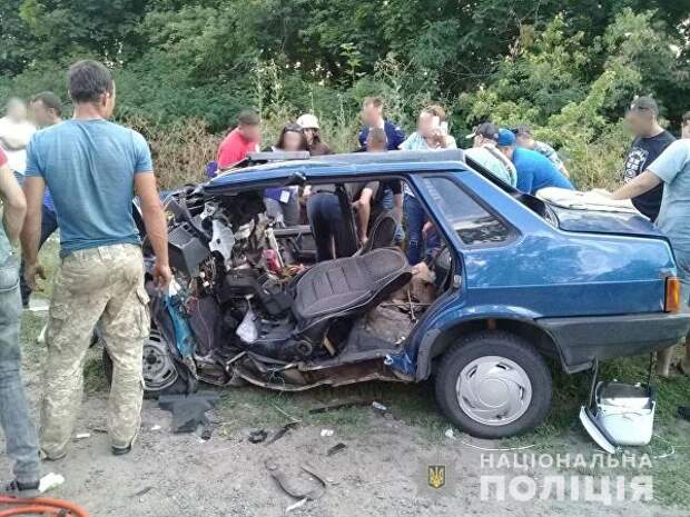 Последствия ДТП на участке дороги Полтава - Сумы, вблизи села Бричковка. 13 июля 2019