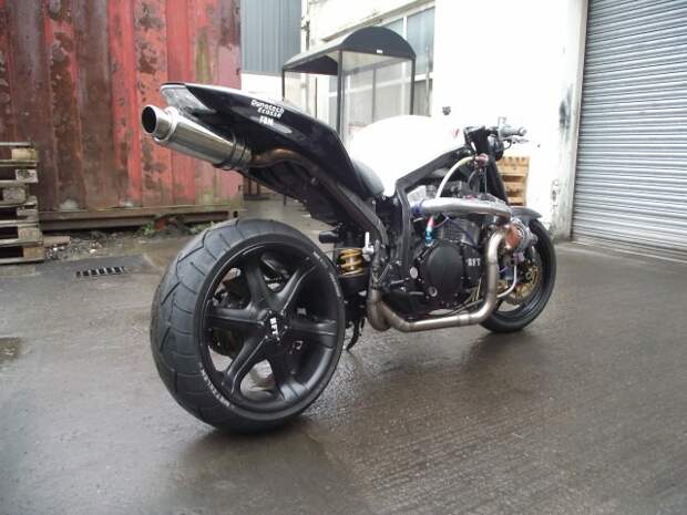 Стритфайтер Suzuki GSX-R750/Bandit
