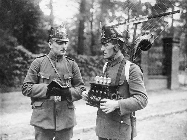 Немецкие полицейские используют радиотехнику. 1925 год. военное, жандармы, исторические фото, милиция, полиция, факты