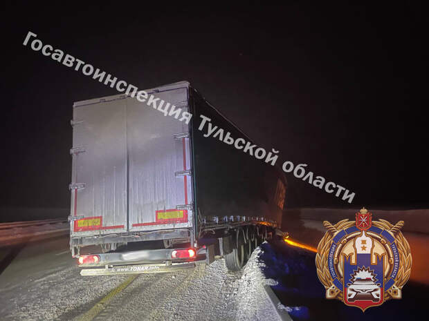 В Богородицком районе водитель "КамАЗа" съехал в кювет