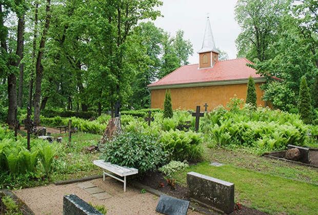 Кладбище в Йыхви стало предметом обсуждения во всей стране
