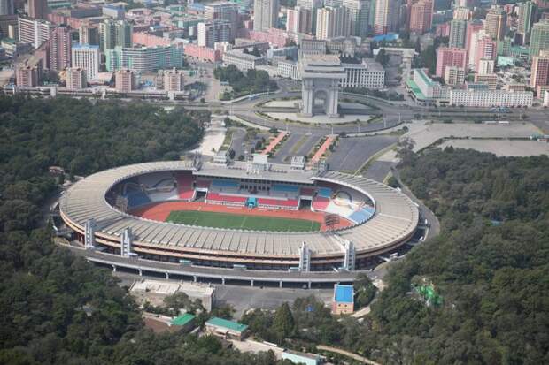 Домашняя площадка сборной Северной Кореи по футболу, стадион имени Ким Ир Сена способен вместить до 90 тысяч зрителей Арам Пан, Пхеньян, видео, красота, редкие кадры, с высоты, фотограф
