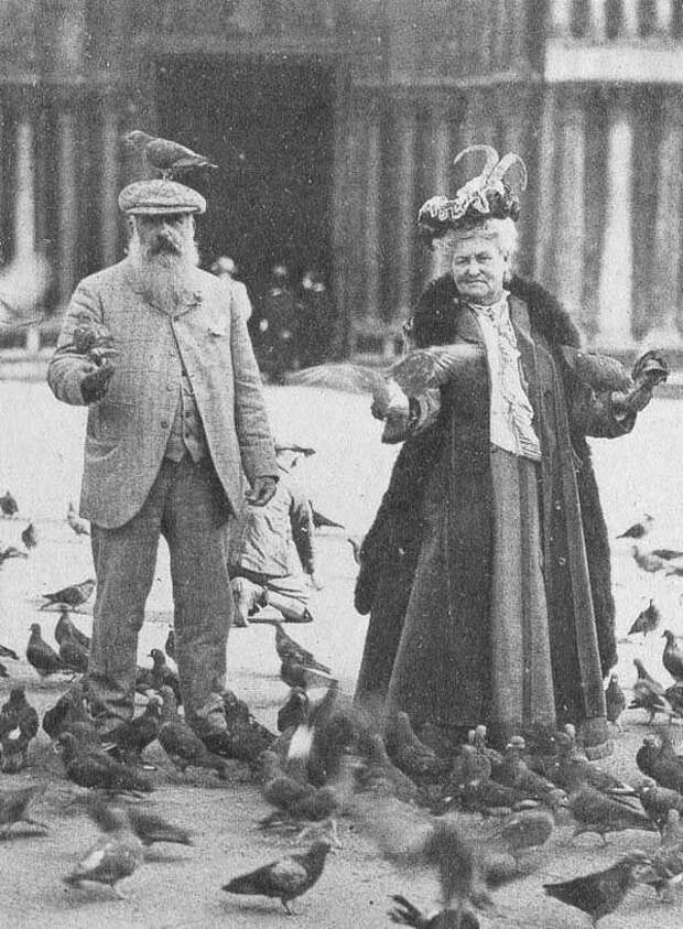 Клод Моне кормит голубей со своей женой. Венеция, 1908 год история, люди, мир, фото