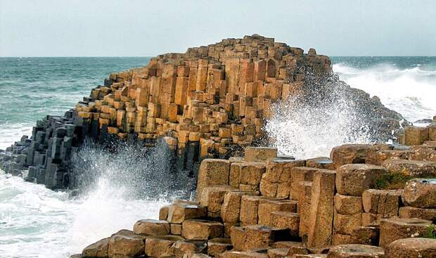 Изображение взято с сайта: https://wallsdesk.com/wp-content/uploads/2016/11/Giants-Causeway-Desktop.jpg