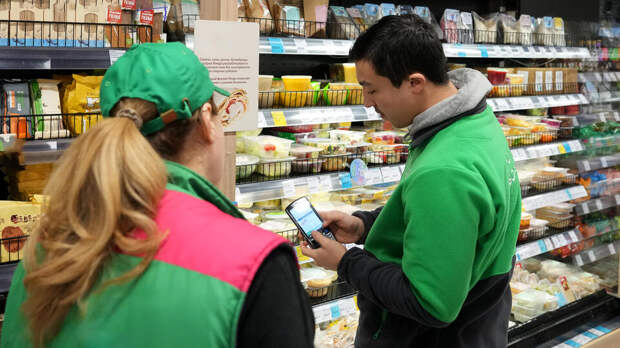 В МВД Петербурга предложили запретить мигрантам работать в розничной торговле