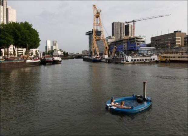 Лодка-бассейн