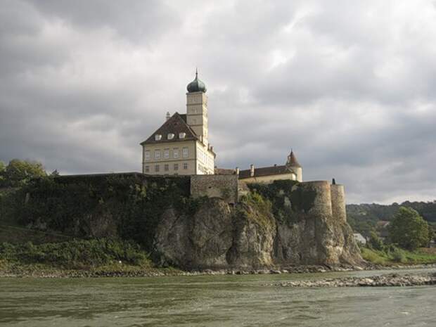 Замок Шёнбюхель. Австрия