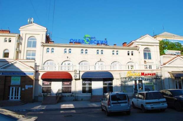 Закрытый в Севастополе торговый центр может начать работу