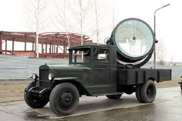 ЗИС-5 с прожекторной установкой.jpg