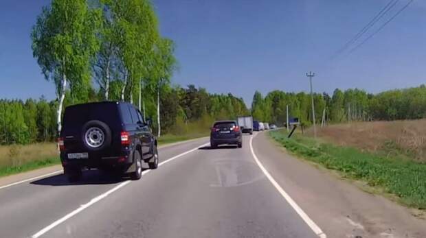 Дерзкая езда по встречное полосе на УАЗе авто, автохам, видео, встречка, карма, обгон, пдд, сплошная, уаз