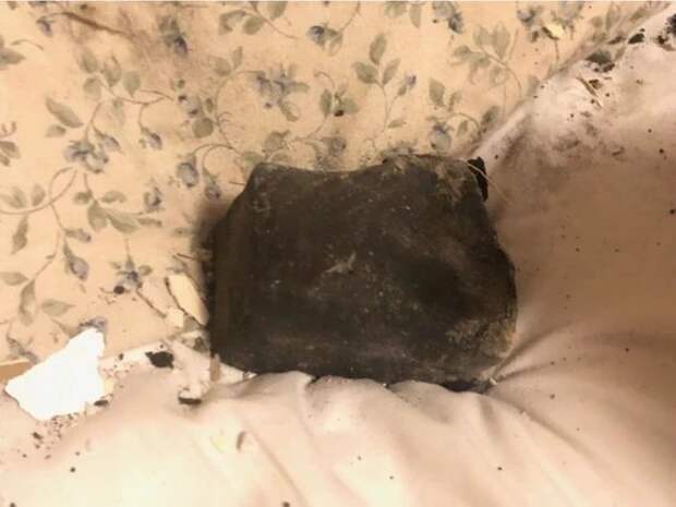 Метеорит упал к женщине прямо в постель