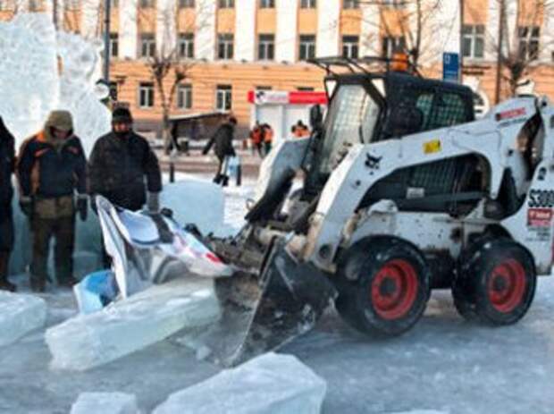 В Красноярском крае 8-летняя девочка застряла в ледовой фигуре и погибла  