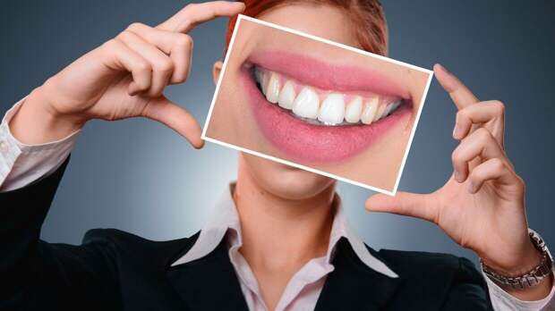 Немецкий стоматолог предупредил об опасности яблок для зубов