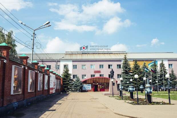 А забор мы снесем. Благовещенск скоро покажет всем то, что до сих пор мало кому показывал