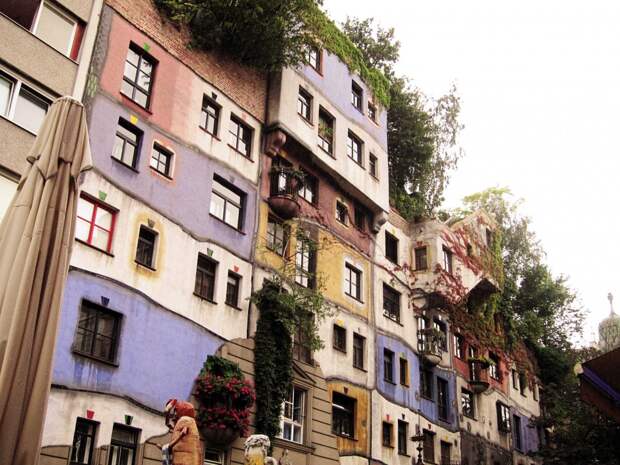 the-hundertwasser-house-in-vienna-austria-is-named-for-the-hippie-genius-who-designed-it-friedensreich-regentag-dunkelbunt-hundertwasser