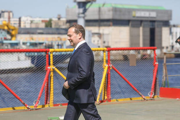 «Рамсы попутал»: Медведев прокомментировал слова Шольца о Путине
