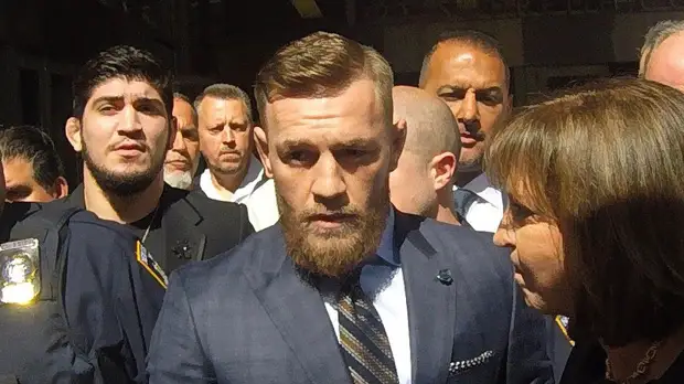 Макгрегор на суде признал себя виновным в нападении на автобус с Нурмагомедовым