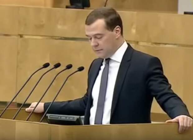Позорное первое выступление Дмитрия Медведева в Госдуме Позорное первое выступление Дмитрия Медведева в Госдуме