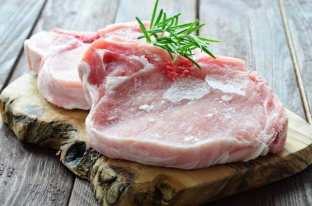 Нельзя размораживать мясо при комнатной температуре. Нельзя размораживать мясо при комнатной температуре.
