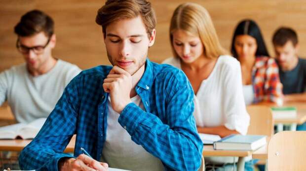 Причины снижения в 2025 году среднего балла на ЕГЭ по русскому языку объяснил Рособрнадзор