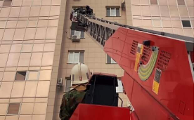 В Караганде прошло пожарно-тактическое учение в многоэтажном жилом доме