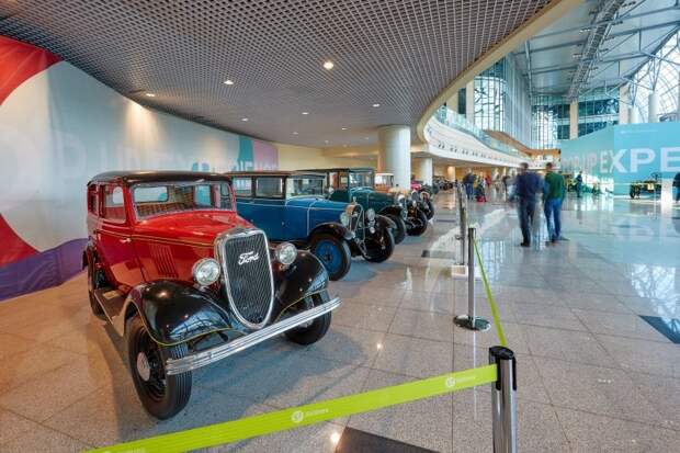 Выставка ретро-автомобилей открылась в аэропорту Домодедово авто, автовыставка, аэропорт, выставка, домодедово, олдтаймер, ретро авто, фоторепортаж