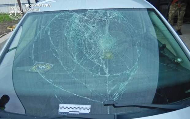 Водитель прокатил сотрудника ТЦК на капоте машины