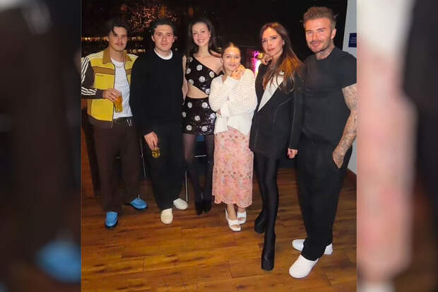 Дизайнер Виктория Бекхэм станет общаться с сыном Бруклином, если он разведется