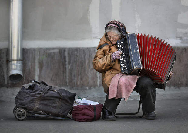 Фото-портрет. Автор Анна Корсакова. Давно после войны... - стрит-фото. http://fotokto.ru/photo/view/356304.html