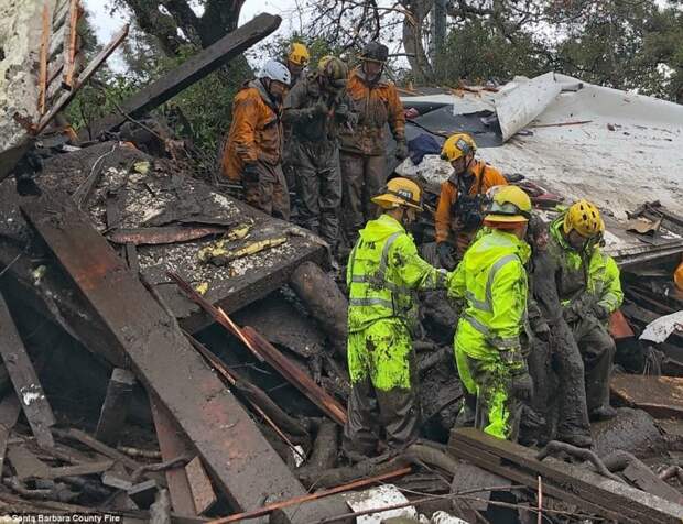 Спасателям удалось вытащить из-под обломков разрушенного дома в Монтесито 14-летнюю девочку ynews, Калифорния США, калифорния, наводнение, оползни, стихийное бедствие, стихия, сша