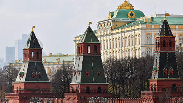 Башни Московского Кремля. Архивное фото Башни Московского Кремля. Архивное фото