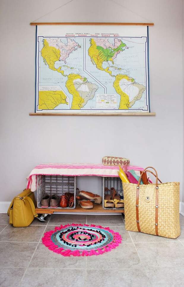 Украсьте свой вход с плетеным ковриком круга.  Получить полное руководство по www.ABeautifulMess
