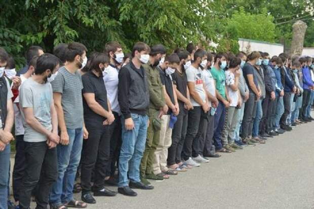 Около 100 чеченцев вернули на родину из Москвы для перевоспитания