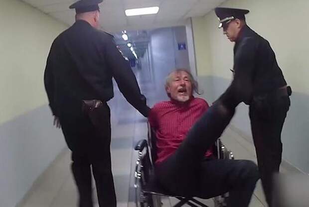 Дебоширы видео. Дебоширы видео. Пассажир устроил дебош на борту самолета. Дебоширы видео. Дебоширы видео.