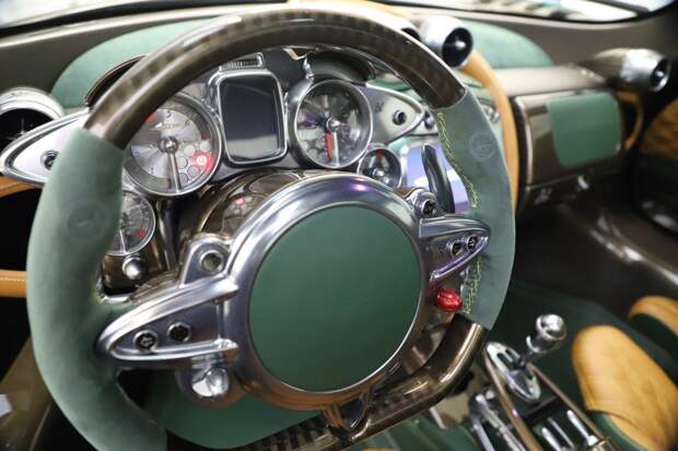 Гиперкар Pagani Huayra BC в необычном цвете